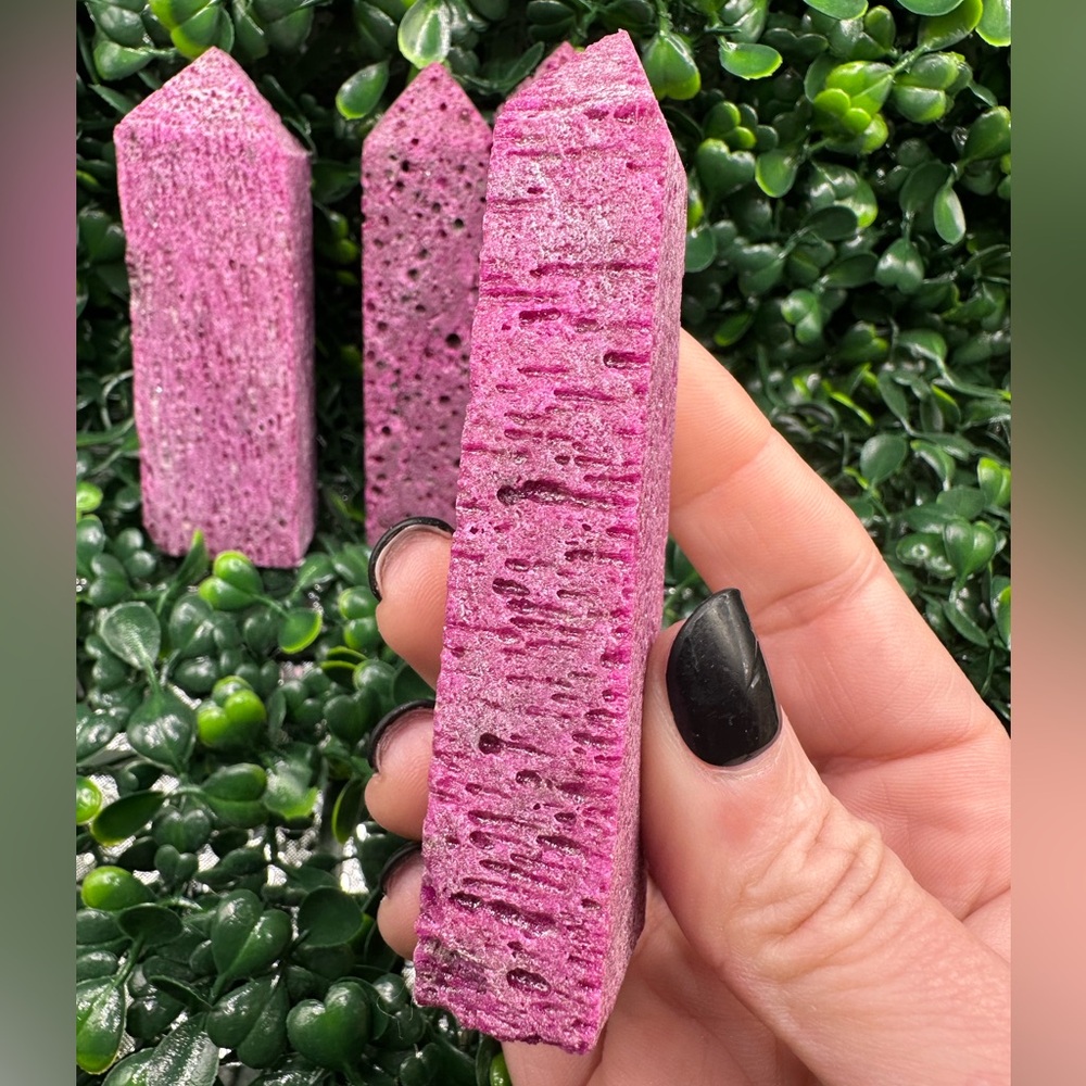 Honeycomb Ruby Tower *UV Reactive* - Picture 4 of 9